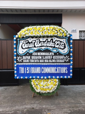 Papan Bunga Duka di Tandang